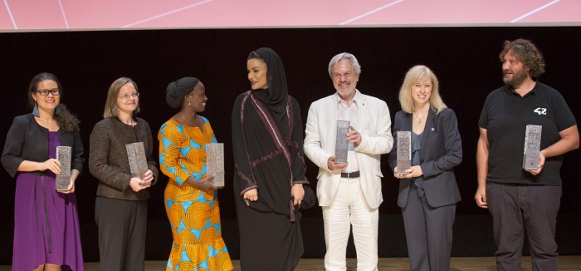 صاحبة السمو تكرم أصحاب المشاريع الستة الفائزة بجوائز وايز