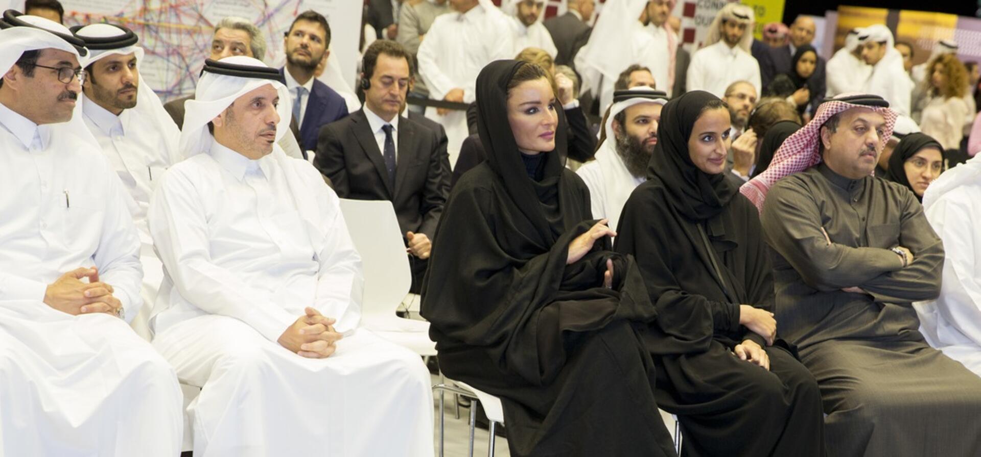 صاحبة السمو ومعالي رئيس الوزراء يناقشان آفاق التعاون المستقبلي في فعالية "نزدهر معاً"