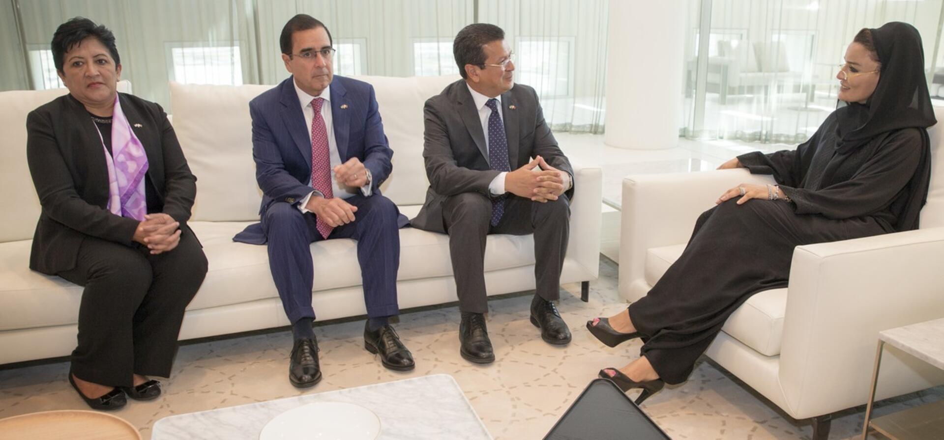 صاحبة السمو تجتمع بوزير خارجية السلفادور