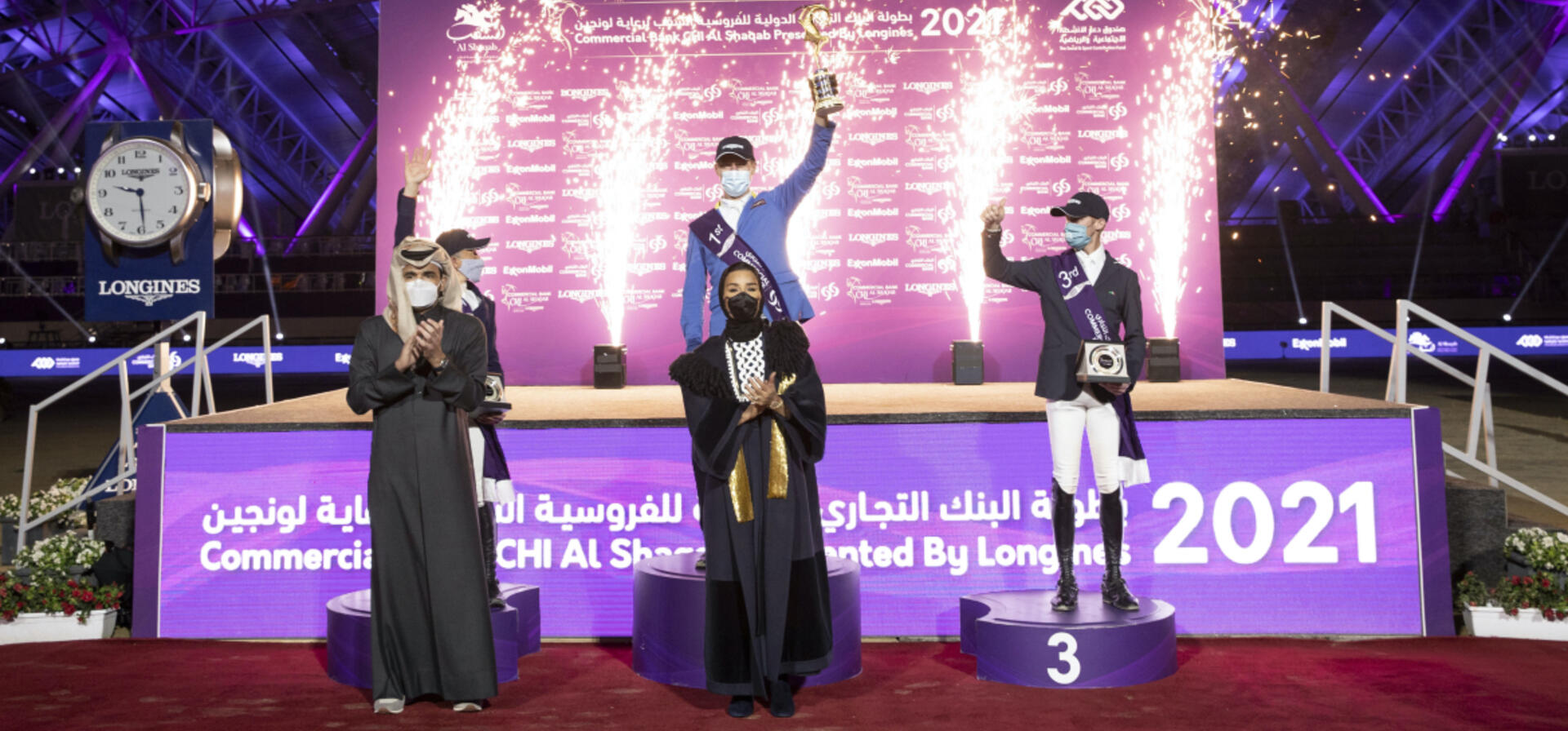 صاحبة السمو الشيخة موزا تتوج الفائز ببطولة البنك التجاري الدولية للفروسية