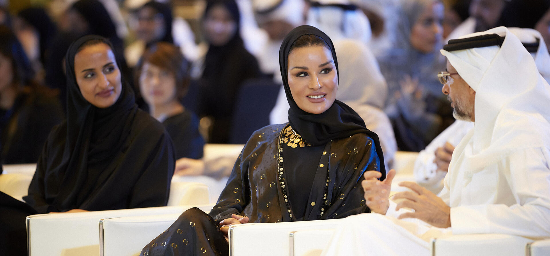 صاحبة السمو الشيخة موزا بنت ناصر تُكرّم الفائزين بجائزة "أخلاقنا" 