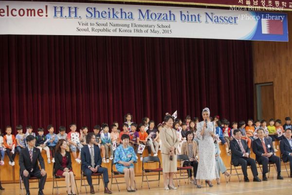 HH Sheikha Moza visits Seoul Namsung Elementary School