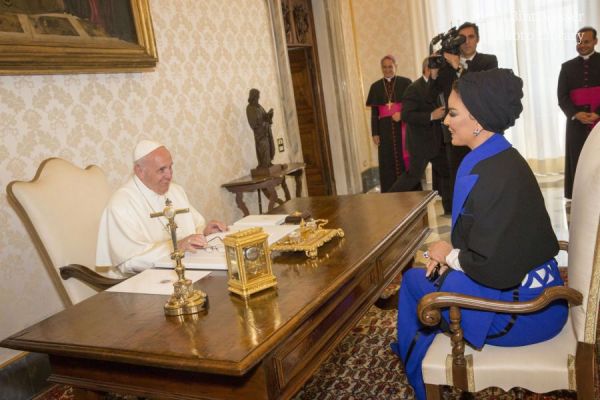 HH Sheikha Moza Meets Pope Francis.