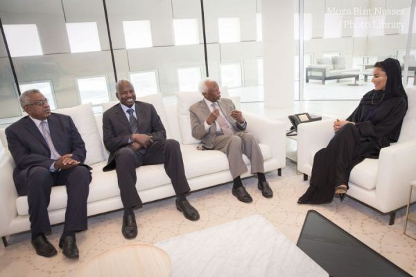 HH Shiekha Moza meets former sudanese president