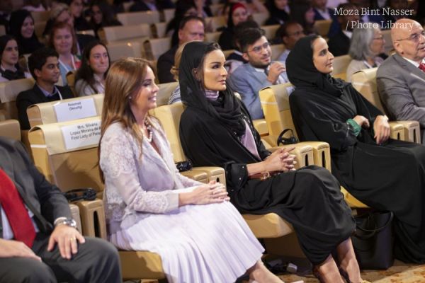 HH Sheikha Moza with the Winners of the 2019 WISE Awards